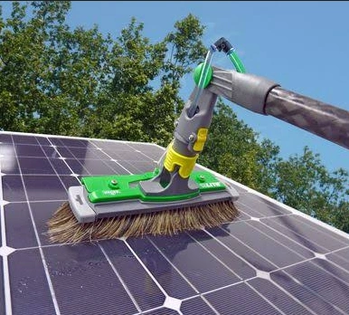 nettoyage panneau solaire, entreprise de nettoyage panneau solaire, eau pure, brosse nlite